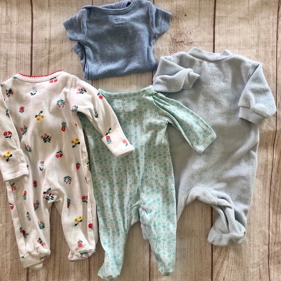Bdl of 4-3 pr feet pj and 1 onesie preemie - Picture 2 of 4
